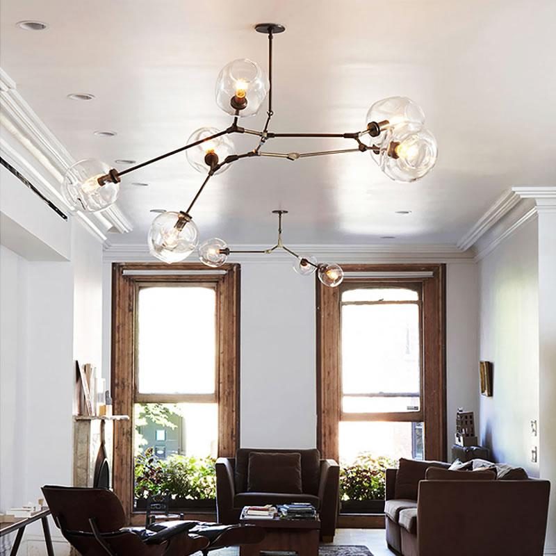 Đèn thả trần phòng khách mang lại không gian ấm cúng và tinh tế. Với độ cao thấp tùy ý, bạn có thể dễ dàng điều chỉnh chiều cao của đèn thả trần để phù hợp với không gian sống của mình.