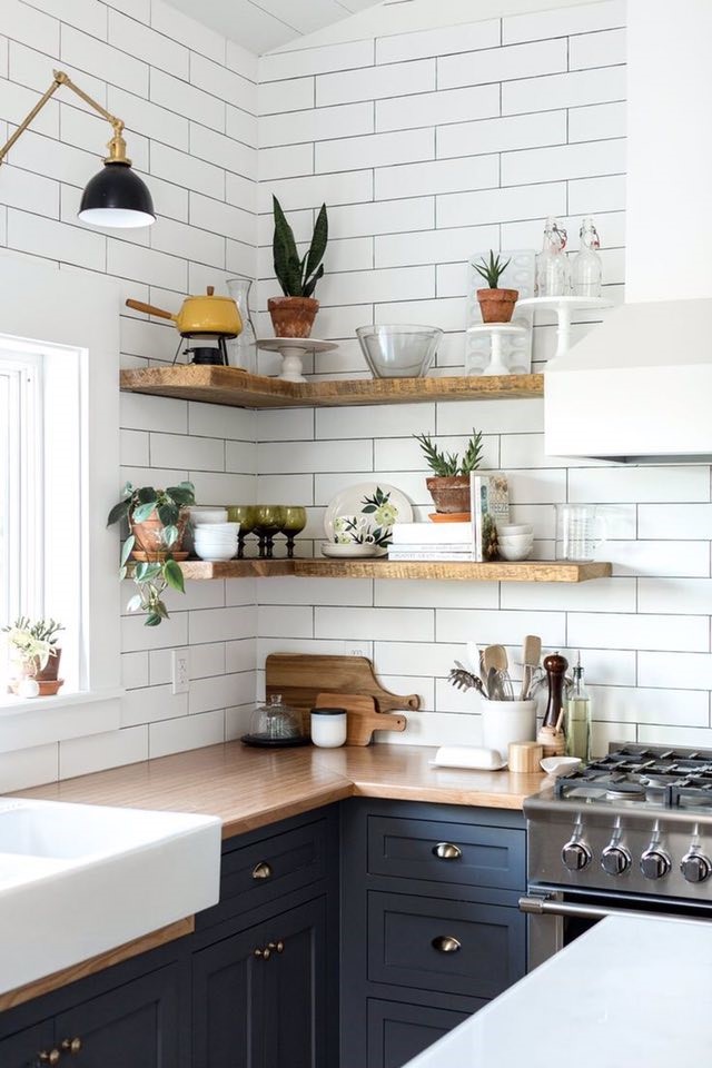 Đèn trang trí phòng bếp cũng là một yếu tố quan trọng trong việc tạo nên không gian ấm cúng, sang trọng và tiện nghi. Hãy xem ngay hình ảnh mới nhất về đèn trang trí phòng bếp đẹp nhất năm