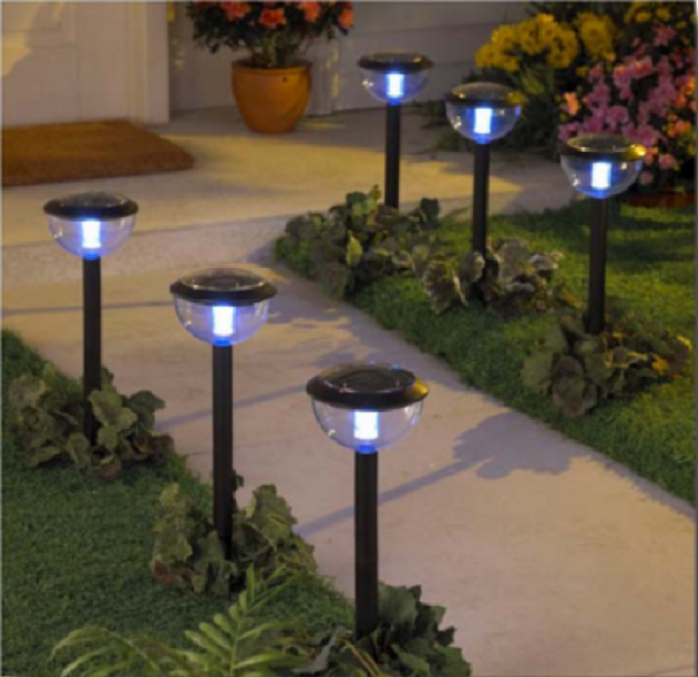 Kiến thức về quy tắc lắp đèn trang trí sân vườn có thể giúp bạn tạo ra một không gian đẹp, an toàn và tiết kiệm năng lượng. Để đạt được mục đích này, cần phải chú ý đến việc chọn vật liệu, thiết kế chiếu sáng và cách kết nối các đèn thành một tổng thể hài hòa.