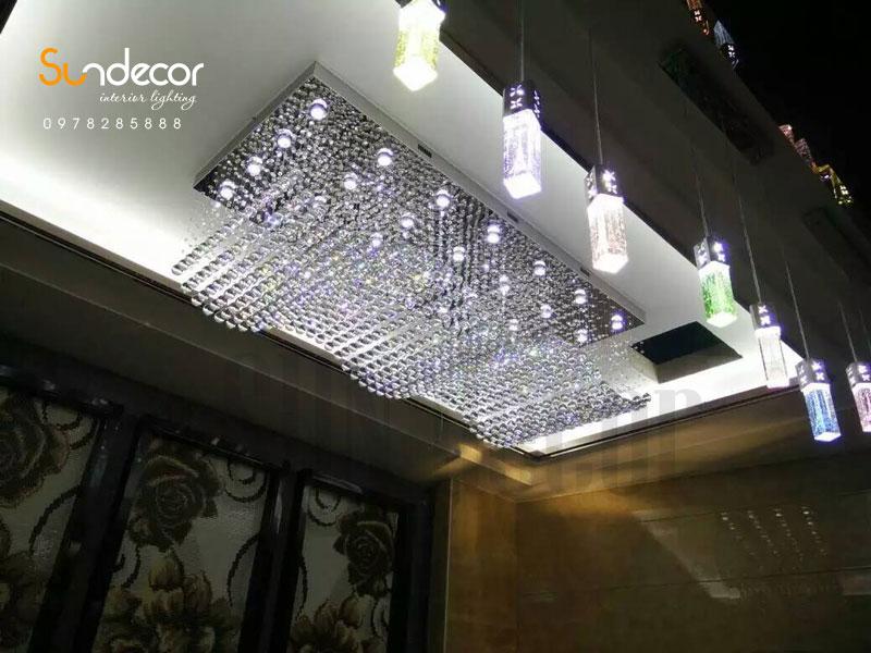 Đèn mâm ốp trần phòng khách hiện đại