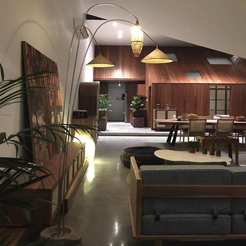 5 mẫu đèn sàn hiện đại trang trí cho phòng khách