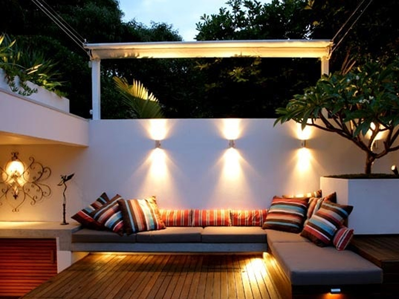Đèn hắt sân vườn là gì? Đặc điểm chung của đèn hắt sân vườn