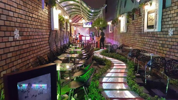 Cách chọn đèn trang trí cho quán cà phê sân vườn