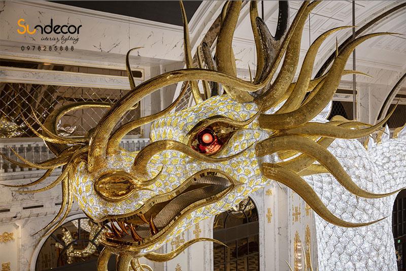 Đèn chùm thả thông tầng