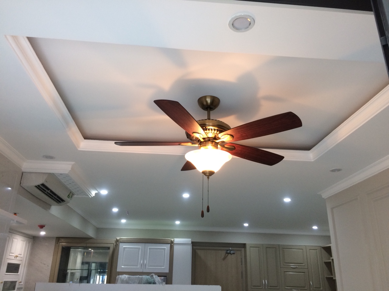 Có nên mua quạt trần đèn Trung quốc, Đài Loan hay không?