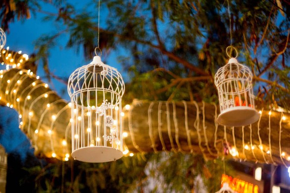 5 ý tưởng treo đèn trang trí sân vườn với phong cách Rustic