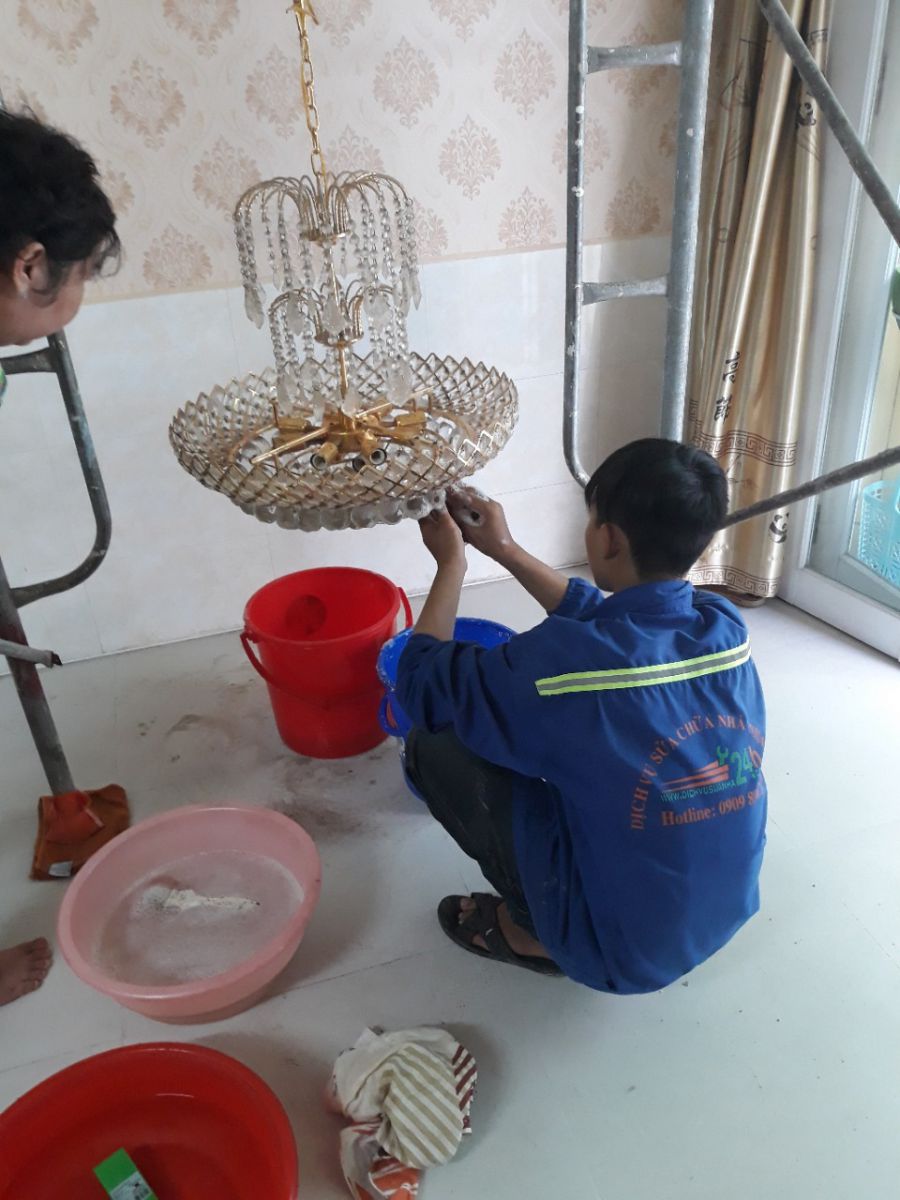 Vệ sinh đèn chùm pha lê đúng cách